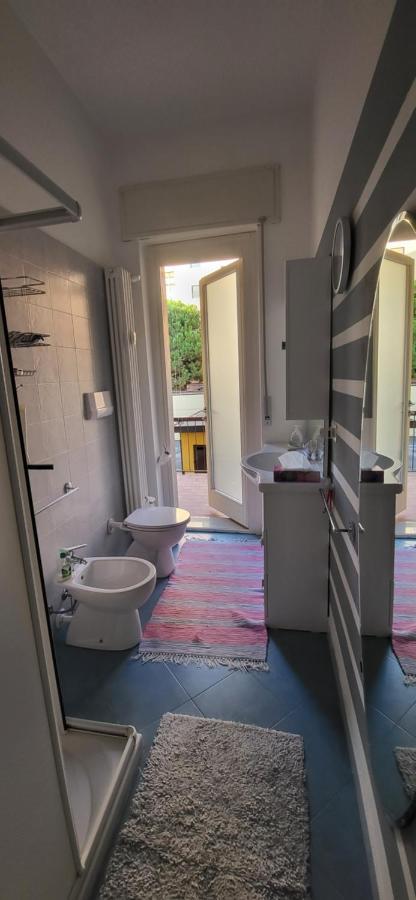 La Casa Di Lucia: Grande Appartamento Con Balcone Brescia Luaran gambar