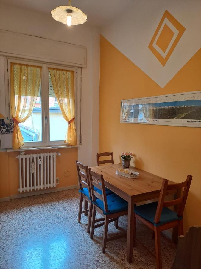 La Casa Di Lucia: Grande Appartamento Con Balcone Brescia Luaran gambar