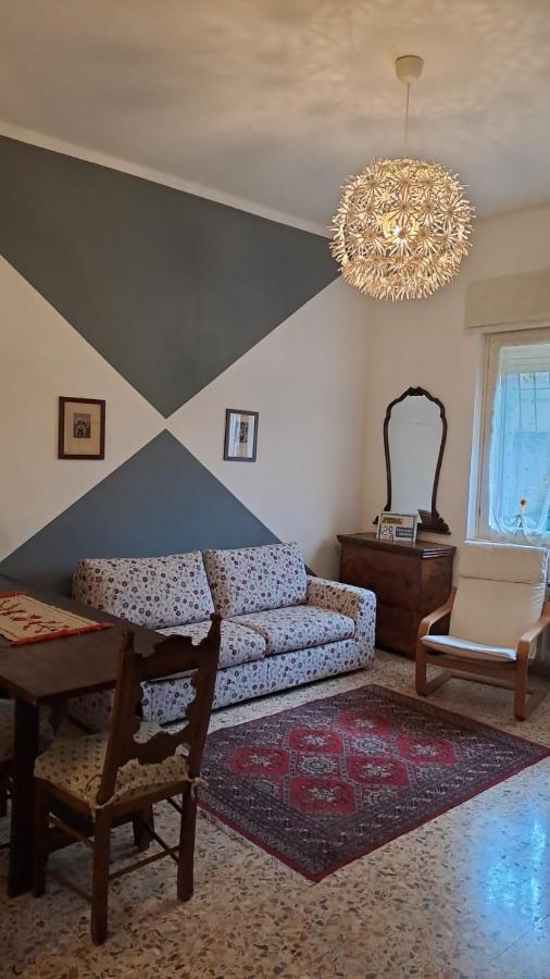 La Casa Di Lucia: Grande Appartamento Con Balcone Brescia Luaran gambar