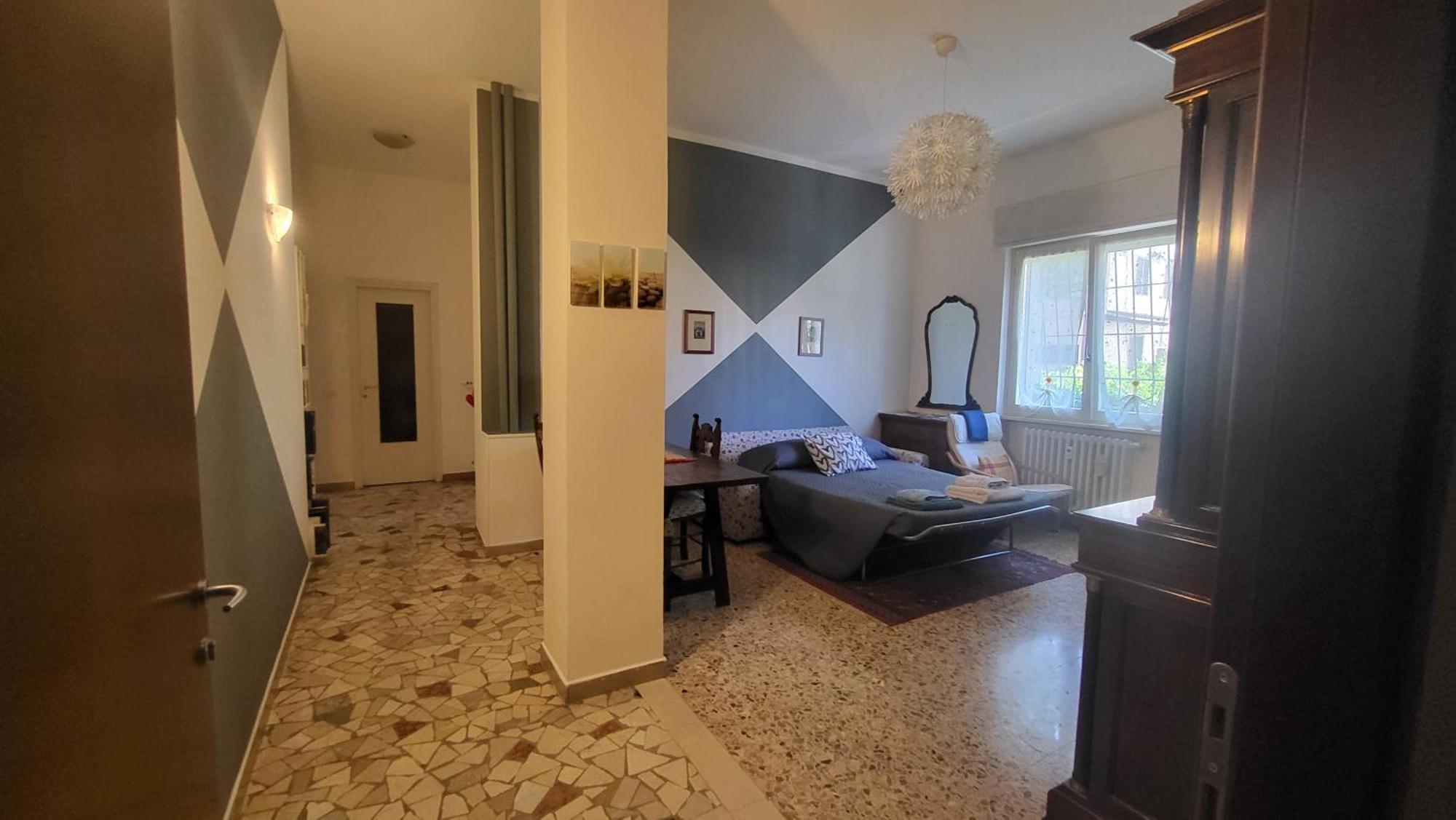 La Casa Di Lucia: Grande Appartamento Con Balcone Brescia Luaran gambar